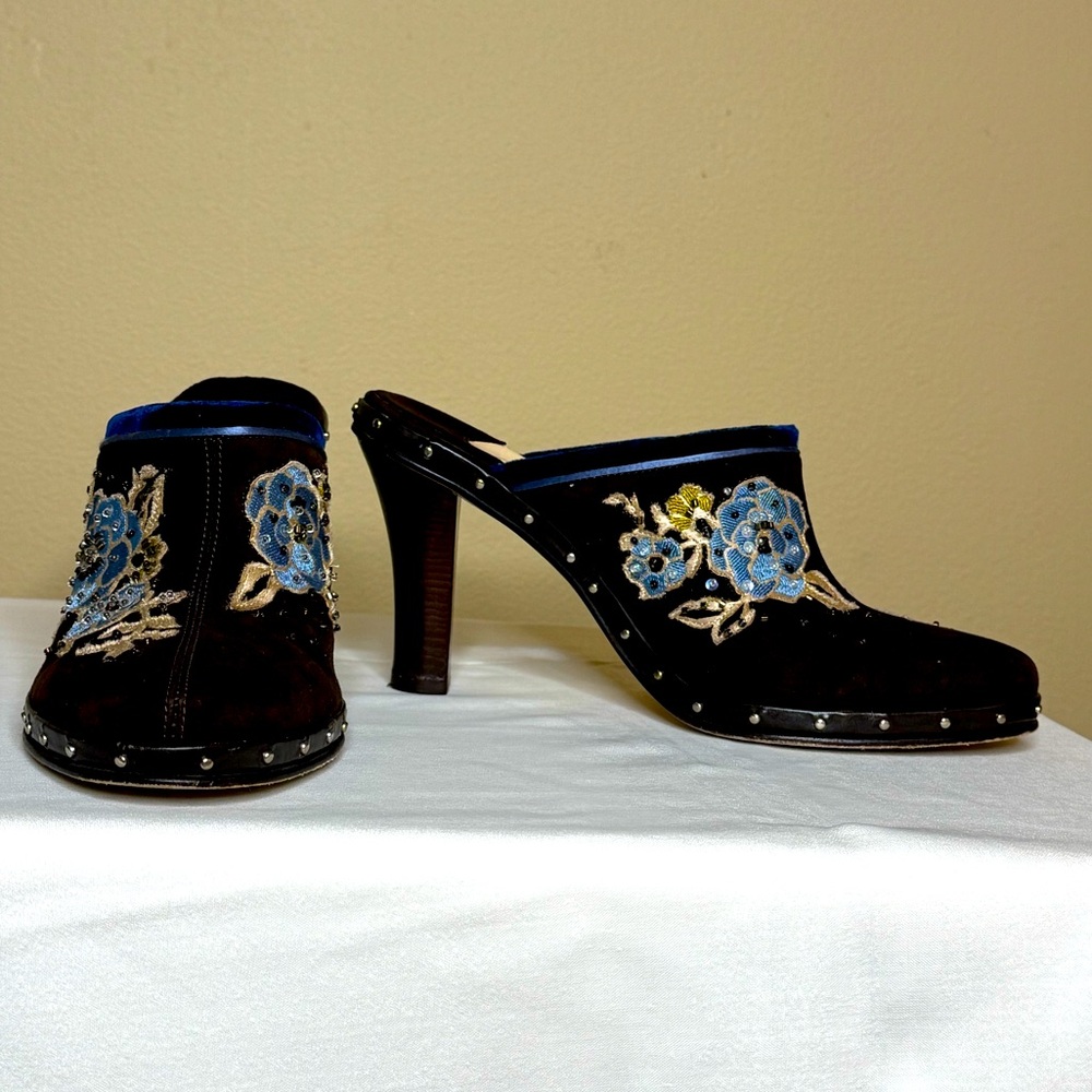 COLE HAAN Suede Embroidered Beaded Floral Clogs Mules Shoes Brazil Brown Blue 8
